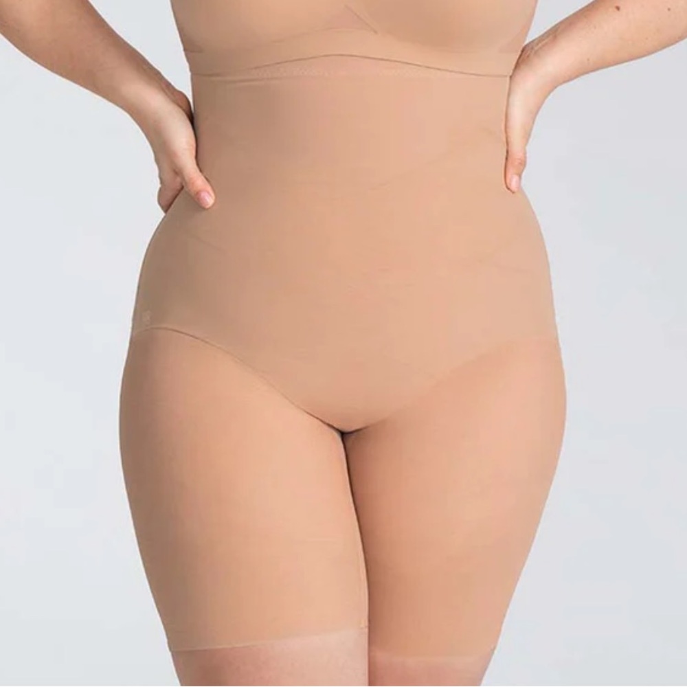 Honeylove superpower short in sand